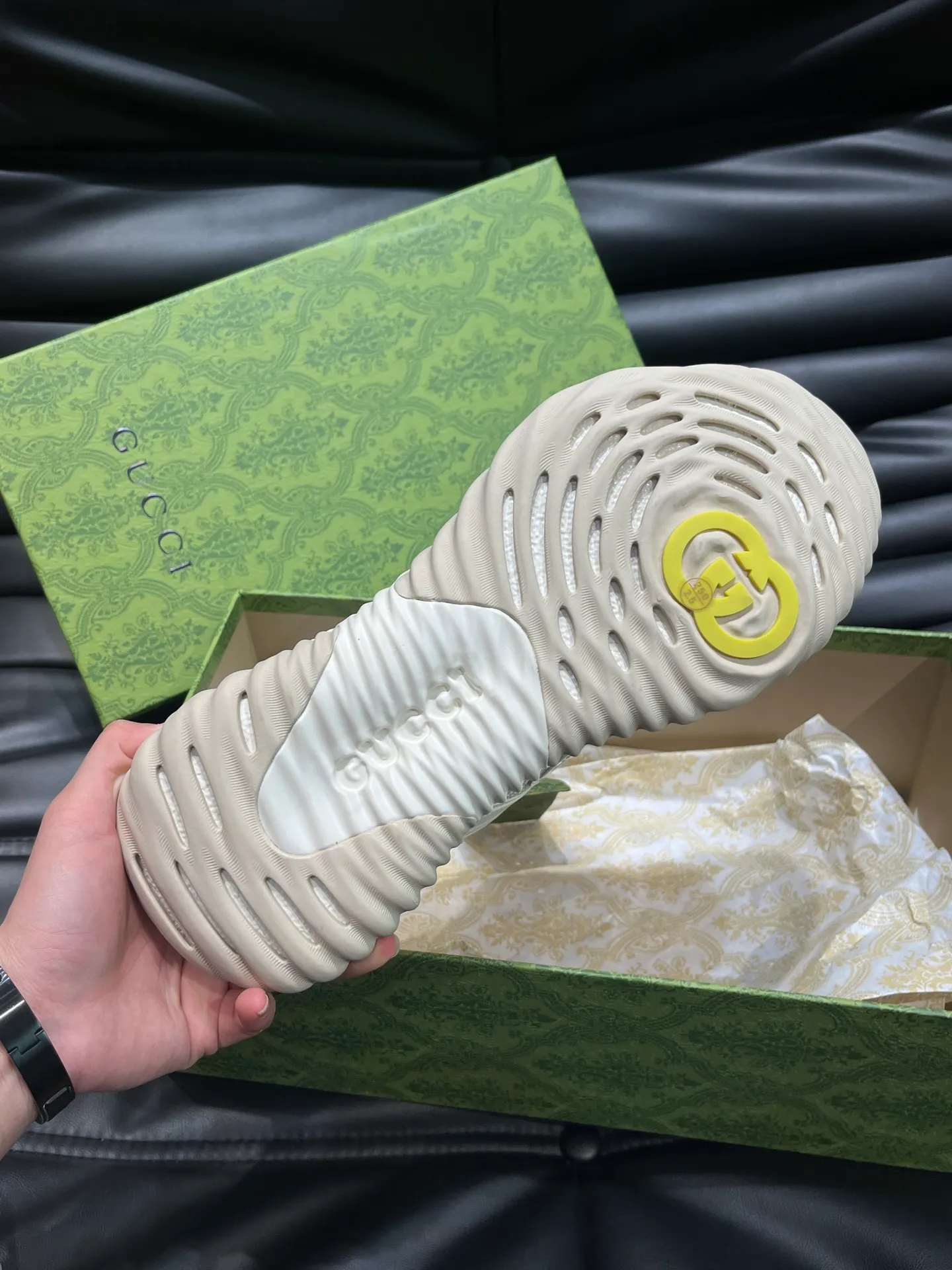 Men's Men's Shoes💰p760 "Gucc*" Ri Men's Men's Shoes💰p Men's Men's Shoes💰ple Series 2024ss👫Couple Style Casual Sports Shoes, buy the original and accurately reproduce it! Restore the quality of details, Gucci Ri men's shoes 💰p men's shoes 💰ple series sports shoes are made with innovative stitching technology to create a flowing texture like water. The leather design is paired with three-dimensional interlocking Double G leather patches and Gucci letter metal accessories, creating a free flowing texture of the entire shoe with a 3D effect. A classic and versatile piece that feels super comfortable on your feet! Female 35-40 Male 38-45